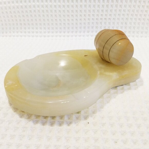 Vintage Alabaster Butterscotch Marble Keg Ashtray - Picture 4 of 11